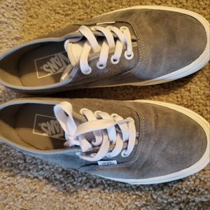 VANS AUTHENTIC PIG SUEDE GREY. WEATHER TREATED WITH SCOTCH GAURD SZ7